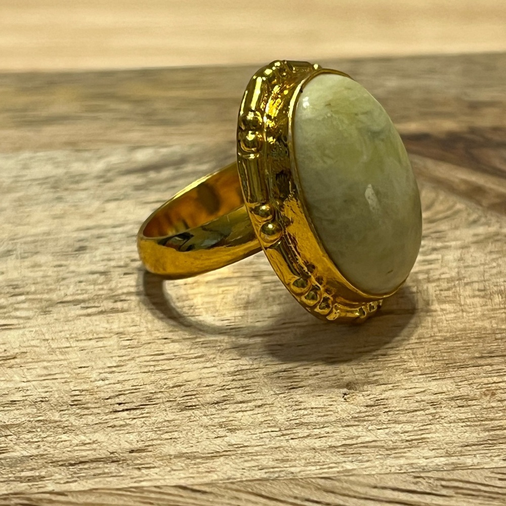 GOLD PLATED SERPENTINE GEMSTONE RING SIZE 7 - Picture 2 of 8
